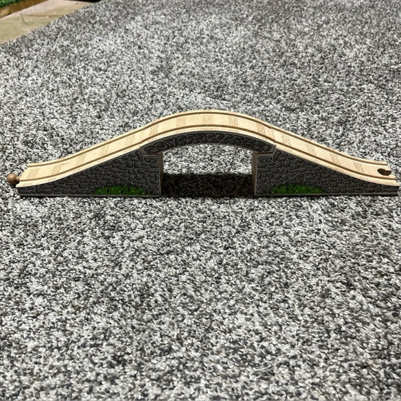 Thomas & Friends Wooden Railway Train 3-Piece Maron Arched Stone Bridge Gray - Picture 1 of 9